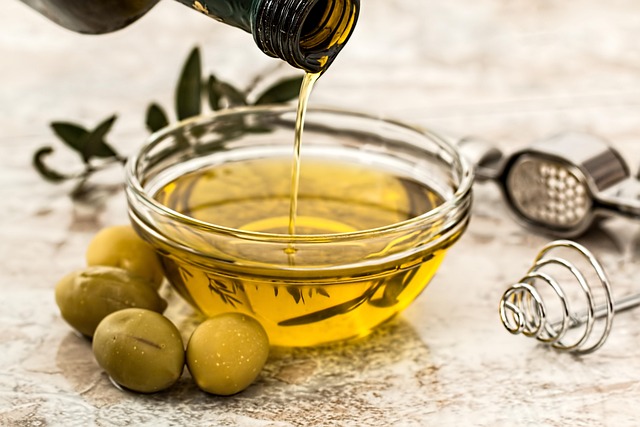 Rosehip Oil for Radiance: How This Natural Oil Brightens Your Skin