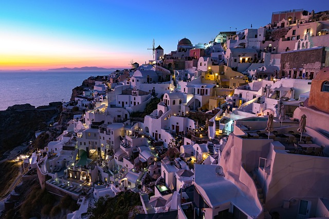 Book flights to Santorini, Greece